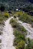 Het zeer steile wandelpad gezien vanaf bovenaf bij Orgiva in de Sierra Nevada