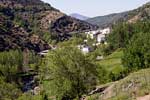 Het uitzicht op Trevélez vanaf de wandeling langs de Rio Trevélez in de Alpujarras