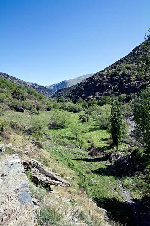 Een mooi uitzicht over de vallei van de Rio Trevélez in de Alpujarras in Spanje