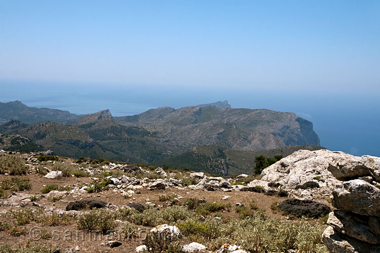 Het uitzicht over de bergen in het zuiden van Mallorca