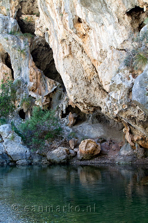 Uitgesleten kalksteen rotsen in de kloof Torrent de Pareis