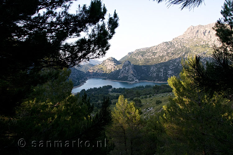 Stuwmeer Gorg Blau vanaf het wandelpad richting stuwmeer Cúber op Mallorca