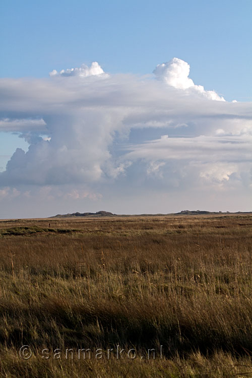 Wolkenpartij boven de Boschplaat op Terschelling