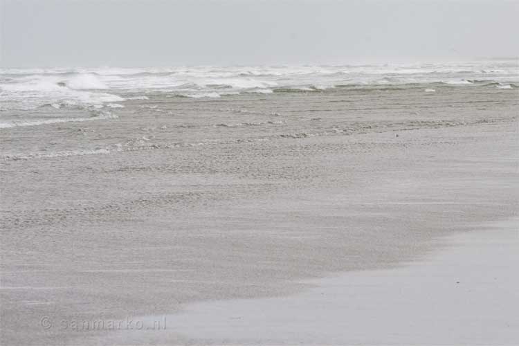 Onstuimige zee bij Terschelling