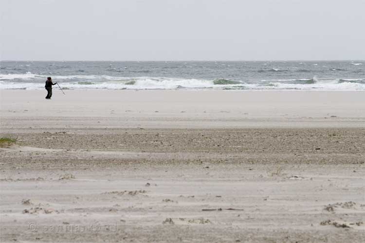 Nog een paar wandelaars op het strand