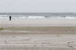 Nog een paar wandelaars op het strand