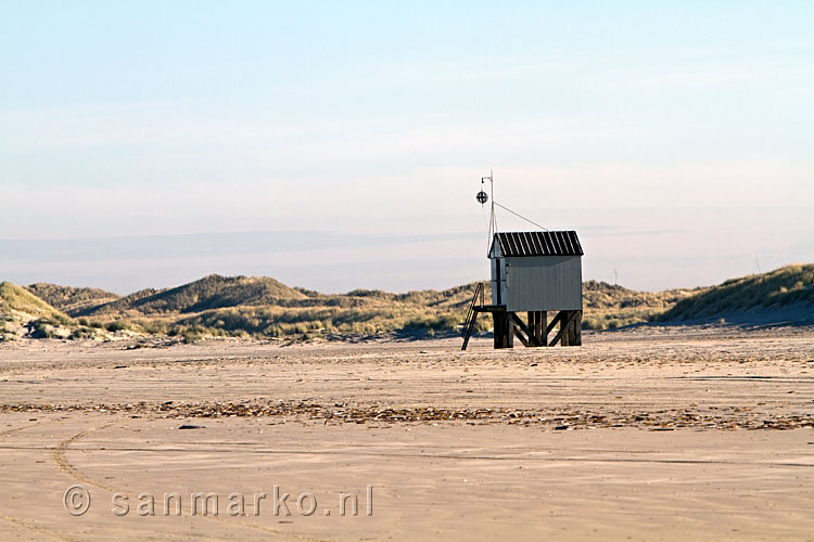 Het drenkelingenhuisje op het strand van Terschelling