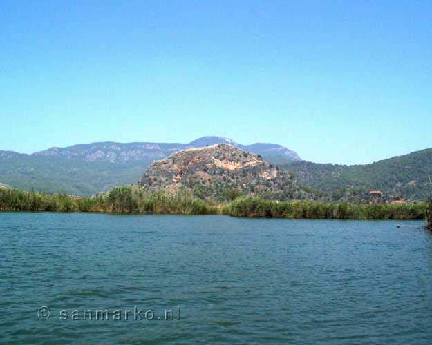 Dalyan in Turkije vanaf de boot