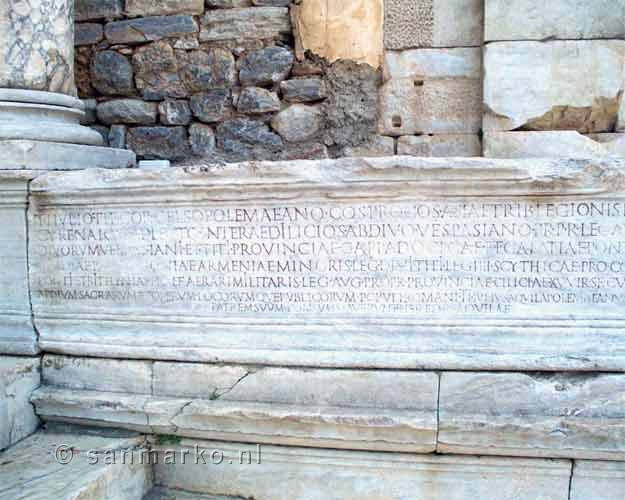 Latijns schrift bij de Bibliotheek van Celsus in Efeze