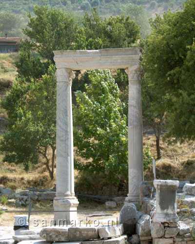 Zuilen bij de Bibliotheek van Celsus in Efeze