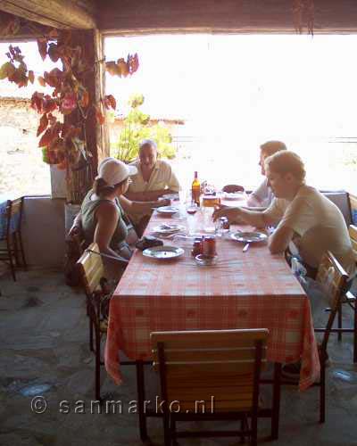 Aan tafel in Sirinçe