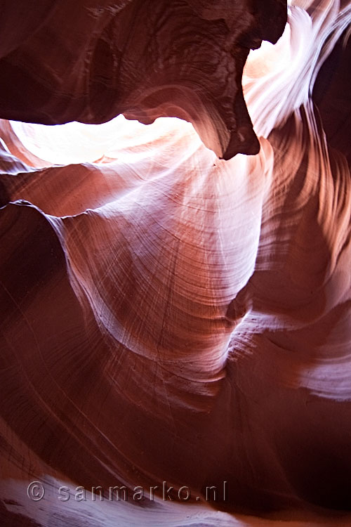 Kijk omhoog in Antelope Canyon