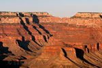 Grand Canyon in het avondlicht tijdens zonsondergang