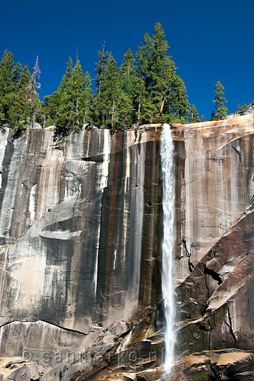 Vernal Fall vanaf de Mist Trail in Yosemite