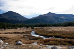 Uitzicht vanaf Tuolumne Meadows aan de Tioga Pas in Yosemite