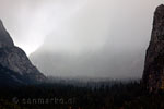 Mist in het dal van Yosemite gezien vanaf Tunnel View