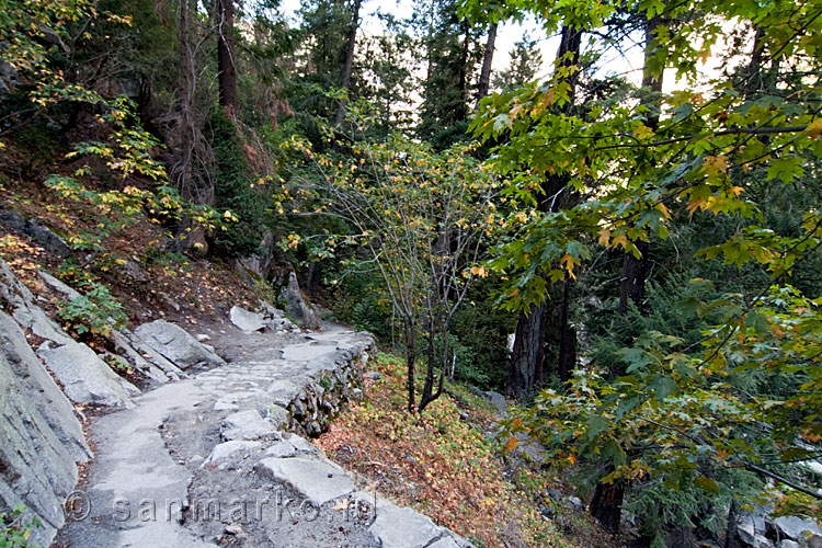 Het wandelpad naar de Vernal Fall in Yosemite