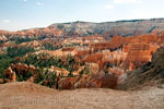 Uitzicht over Bryce Canyon vanaf the Rim Trail tussen Sunrise en Sunset Point