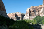 In de schaduw een mooi uitzicht over Calf Creek Valley