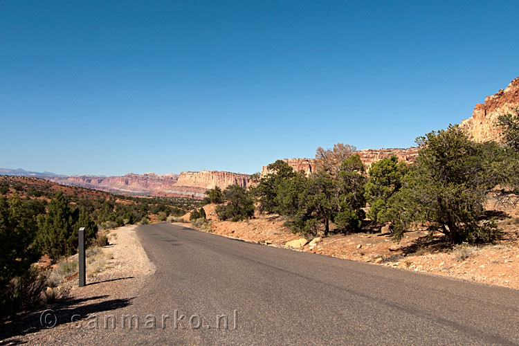 Vanaf de Scenic Drive is de Waterpocket Fold goed te zien