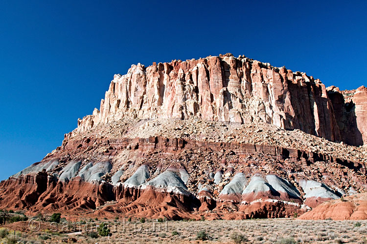 Gekleurde rotsformaties bij Grand Wash in Capitol Reef