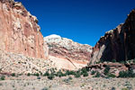 Het uitzicht vanaf een van de bochten in Capitol Gorge in Capitol Reef