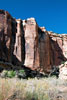 De steile rotswanden van Capitol Gorge in Capitol Reef in Utah