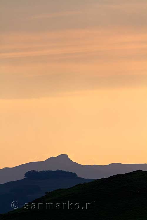 Zondsondergang in de Zuidelijke Drakensbergen in Zuid-Afrika