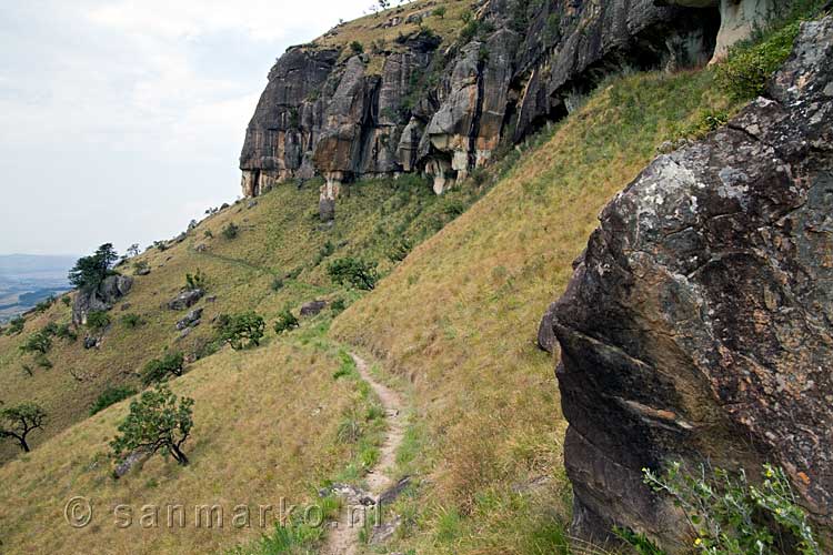 Het wandelpad terug van Blindman's Corner naar Monks Cowl door de Keartland's Pass