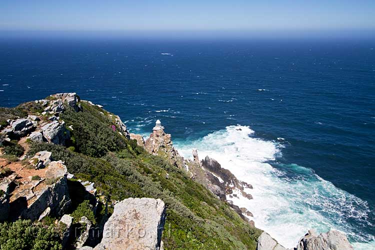 De oude vuurtoren van Cape Point vanaf Diaspoint bij Kaapstad