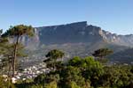 Vanaf Signal Hill een mooi uitzicht over te Tafelberg en het liftstation