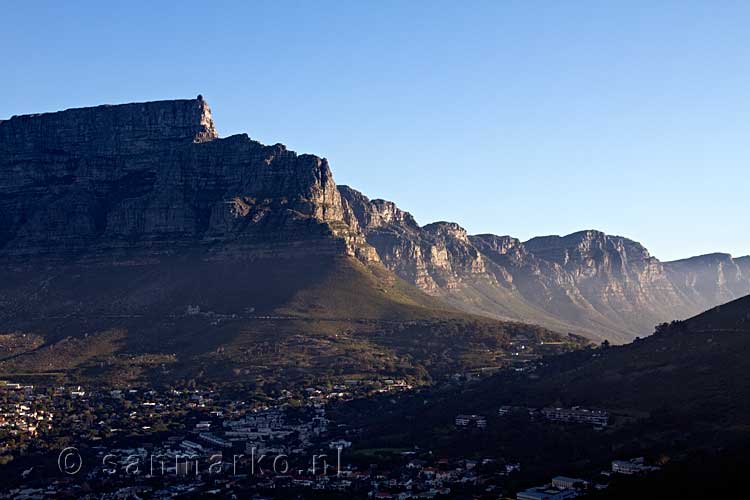 Het liftstation van de Tafelberg en de Twaalf Apostelen in Kaapstad in Zuid-Afrika