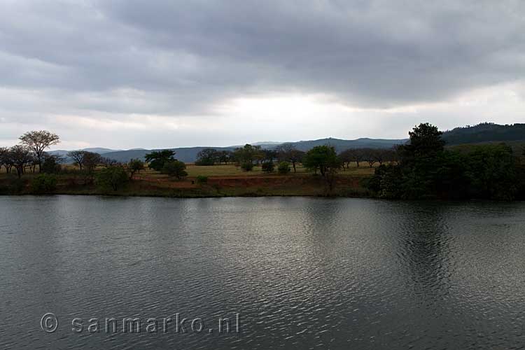 Het uitzicht tijdens de wandeling over het stuwmeer van Mlilwane Wildlife Sanctuary