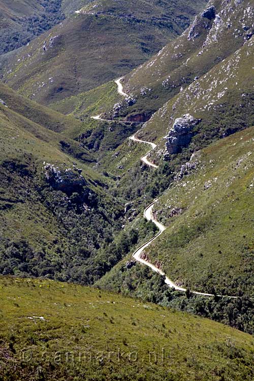 De alternatieve route over de Outeniqua pass bij Oudtshoorn