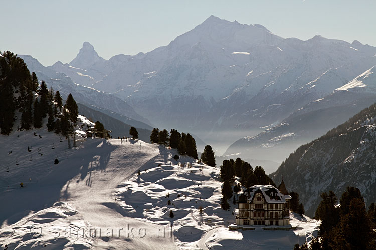 De Matterhorn, Villa Cassel en een van de skipisten van de Aletsch Arena