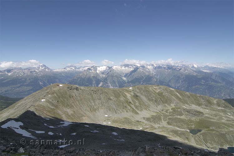 Uitzicht richting de Berner Alpen in Zwitserland
