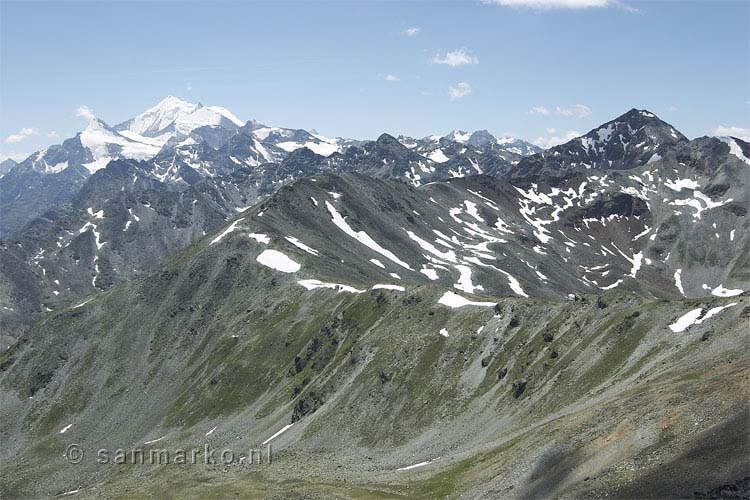 De Weisshorn achter de Augstbordgrat en Dreizehntenhorn in Wallis