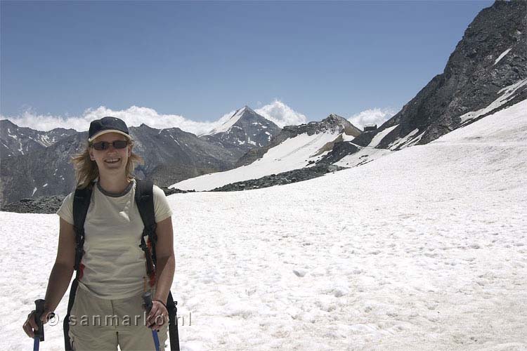 Sandra in de sneeuw in Zwitserland