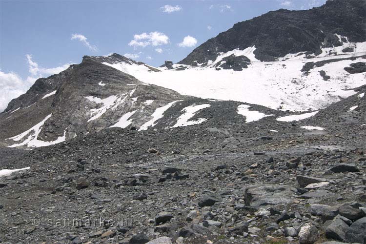 De Chessjen gletsjer en de Brittaniahütte bij Saas Fee in Wallis