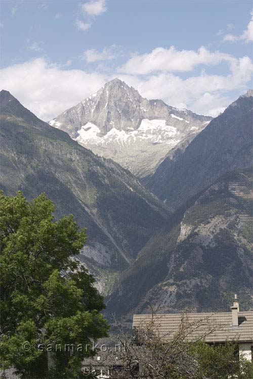 De Bietschhorn in Wallis zonder wolken