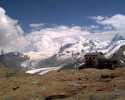 De Gandegghütte met in de achtergrond het Monte Rosa massief bij Zermatt