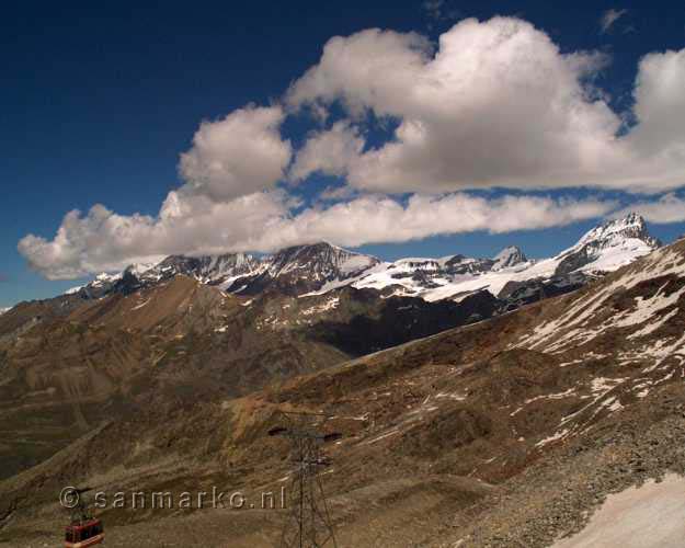 Het Mischabel massief gezien vanaf Zermatt in Zwitserland