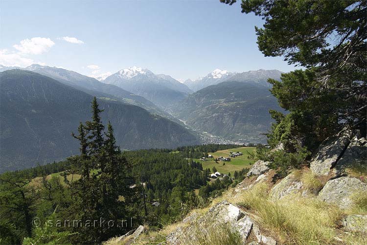 Uitzicht over Wallis boven Sattle in Zwitserland