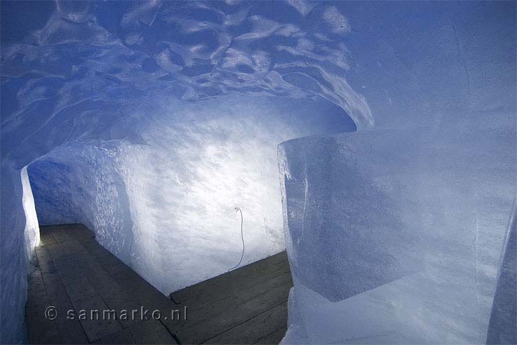 In de ijsgrotten bij de Rhonegletsjer in Zwitserland