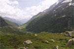 De Sustenstrasse in Zwitserland slingert door het dal