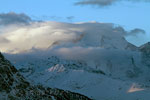 Wolken bij de Fletschhorn boven het Rhônedal in Wallis in Zwitserland
