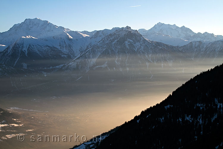 Mist in het Rhônedal vlak bij de Aletsch gletsjer