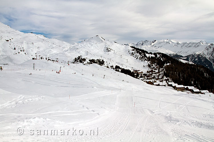 Het skigebied Aletsch Arena bij de Aletsch gletsjer in Zwitserland