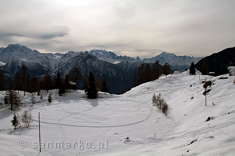 Uitzicht over het Rhônedal vanaf Golmenegg in Wallis in Zwitserland