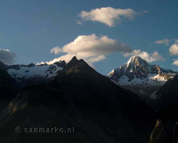 De Bietschhorn in Zwitserland in het avondlicht